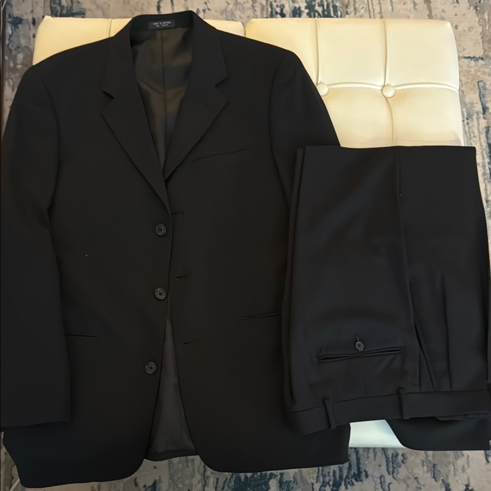 Black Wool-Blend Suit with Notched Lapels